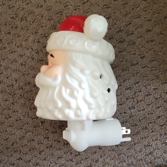 Scentsy St. Nick Plug-In Warmer- Like New- Limited Edition/Discontinued. - Picture 2 of 2